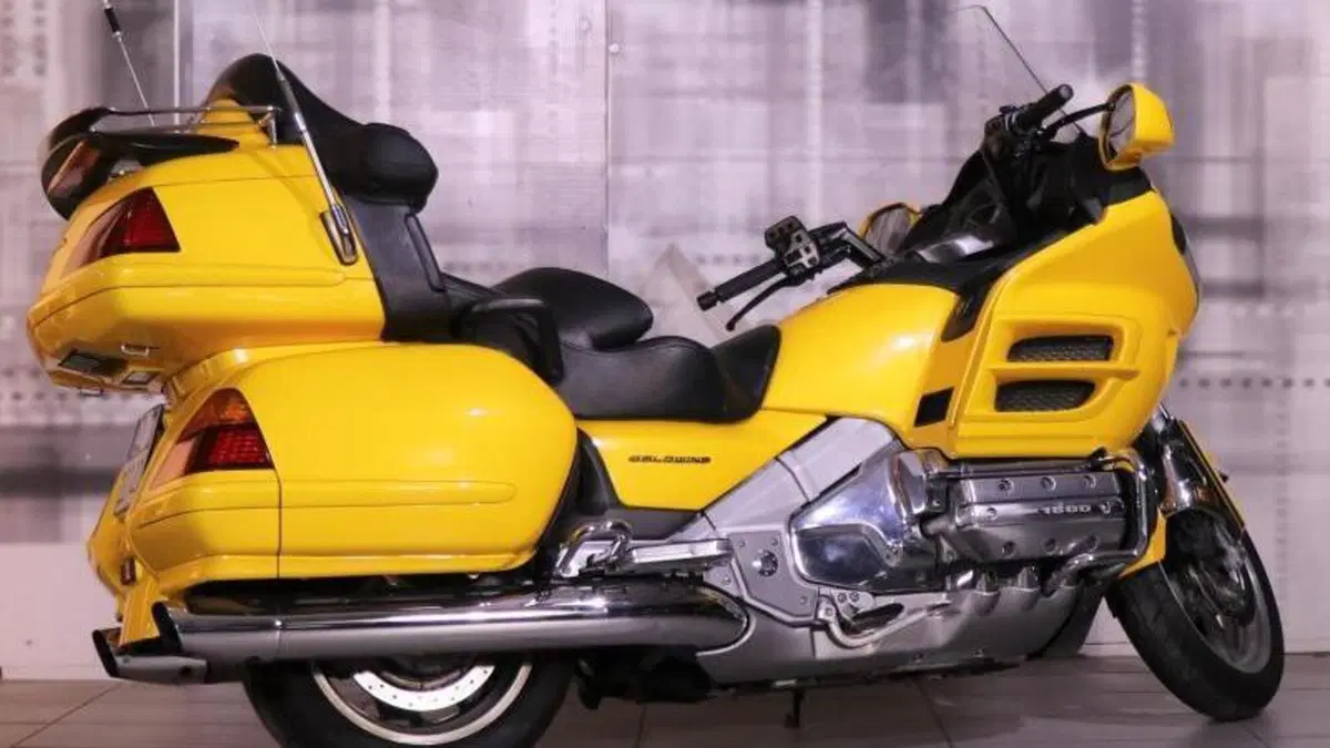 Honda GL 1800 Gold Wing (2000 - 05)  (8)