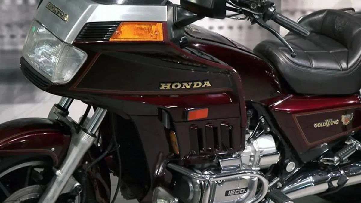 Honda GL 1200 Gold wing  (8)