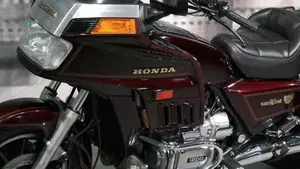 Honda GL 1200 Gold wing  (8)
