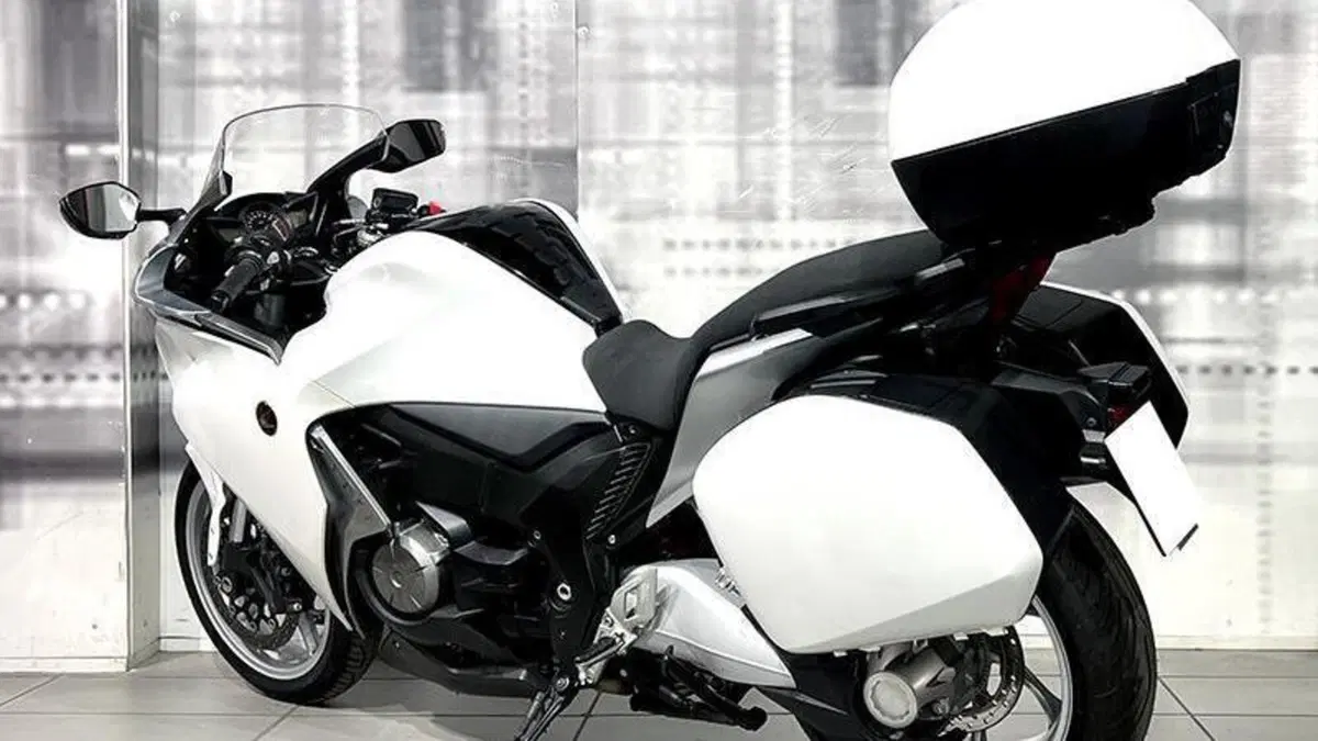Honda VFR 1200 F ABS (2009 - 16)  (2)