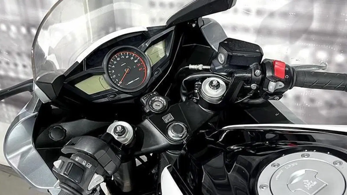 Honda VFR 1200 F ABS (2009 - 16)  (6)