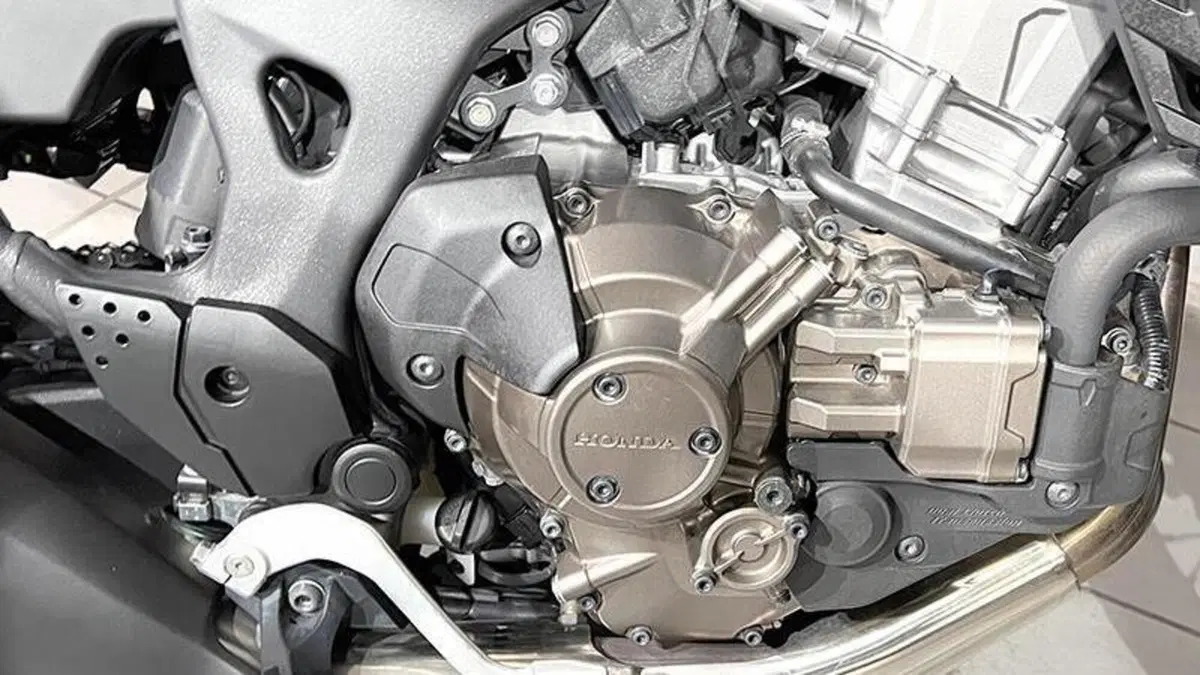 Honda Africa Twin CRF 1000L (2016 - 17)  (4)