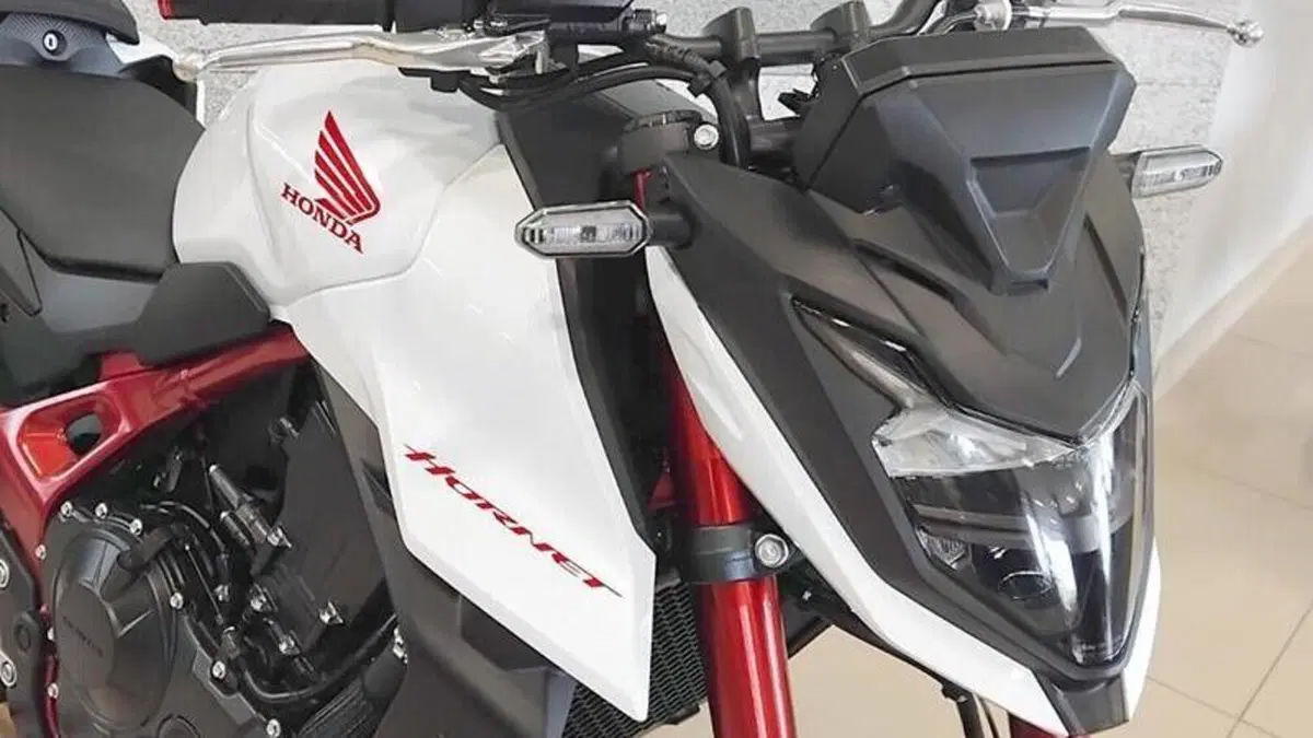 Honda CB 750 Hornet (2025)  (6)