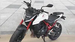 Honda CB 750 Hornet (2025)  (5)