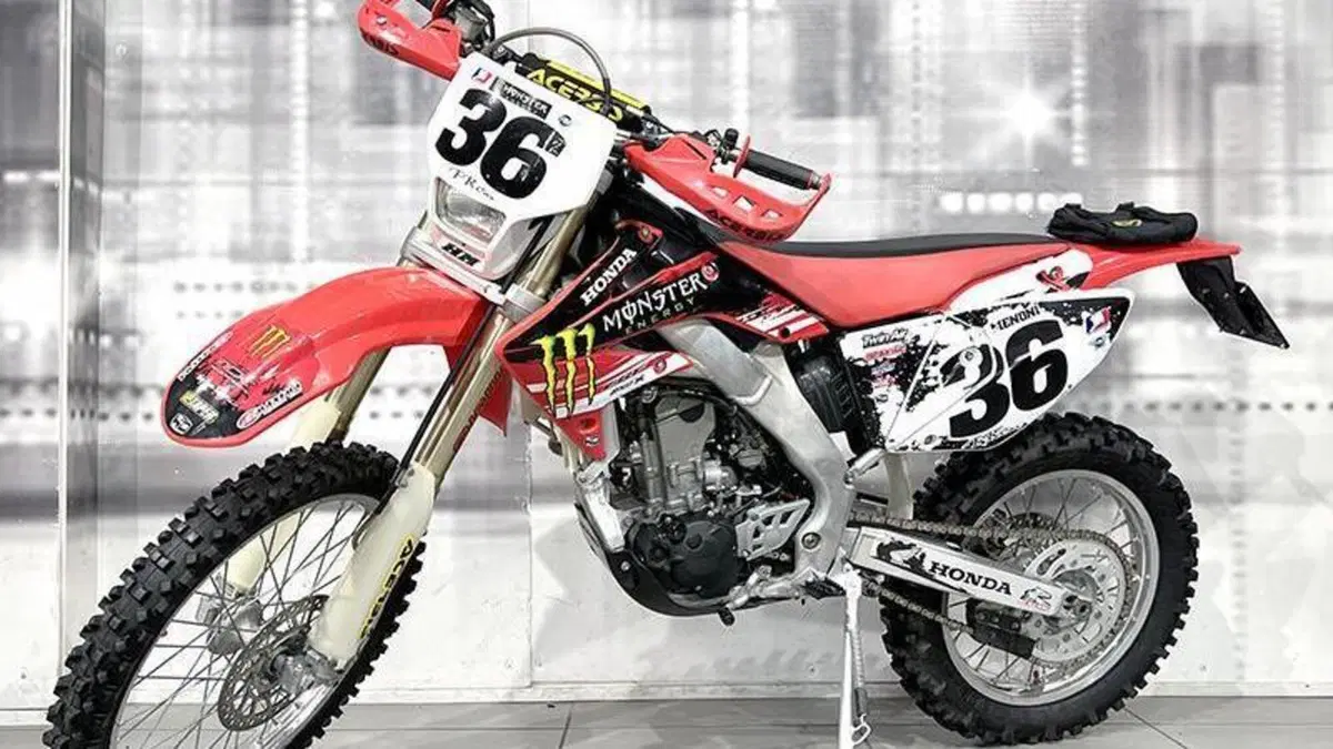 HM CRF 250 X Motard (2004)   (6)