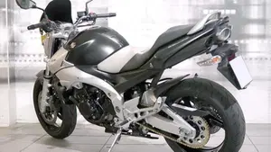 Suzuki GSR 600 (2006 - 11)  (4)