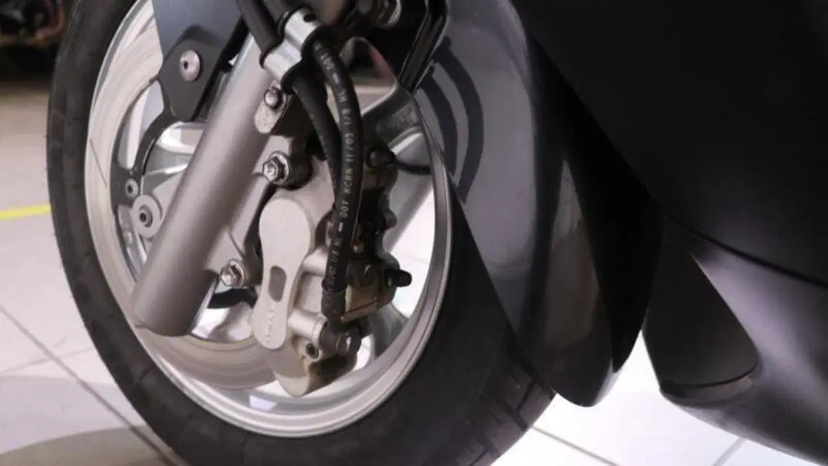 Suzuki Burgman AN 400 i.e. (2004 - 05)  (4)