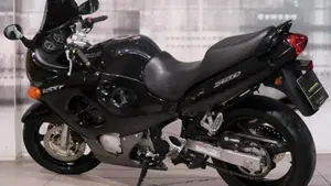 Suzuki GSX 750 F (1999 - 06)  (2)
