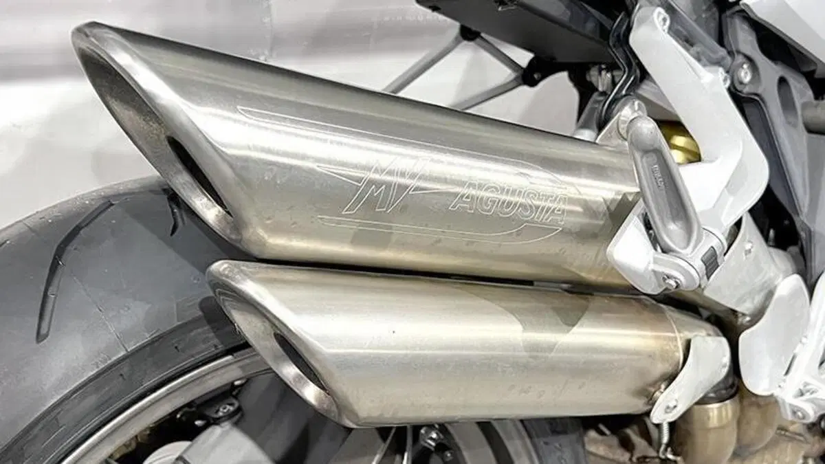MV Agusta Brutale 990 R (2009 - 12)  (3)