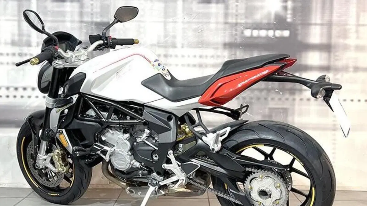 MV Agusta Brutale 800 (2012 - 15)  (2)