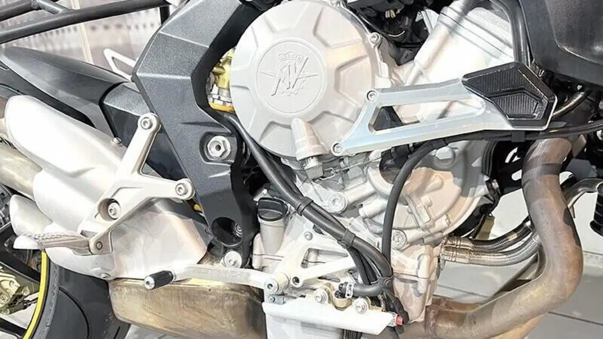 MV Agusta Brutale 800 (2012 - 15)  (3)
