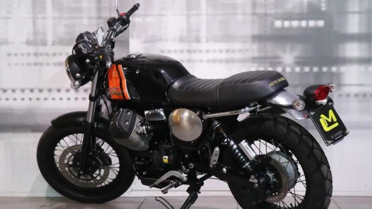 Moto Guzzi V7 II Racer (2015 - 17)  (2)