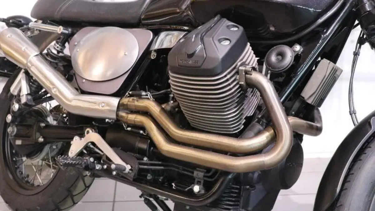 Moto Guzzi V7 II Racer (2015 - 17)  (3)