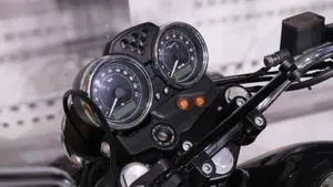Moto Guzzi V7 II Racer (2015 - 17)  (6)