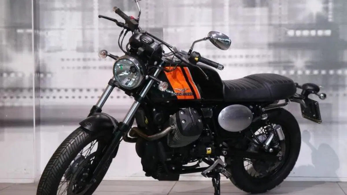 Moto Guzzi V7 II Racer (2015 - 17)  (7)