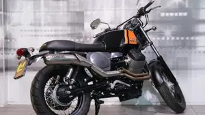 Moto Guzzi V7 II Racer (2015 - 17)  (8)