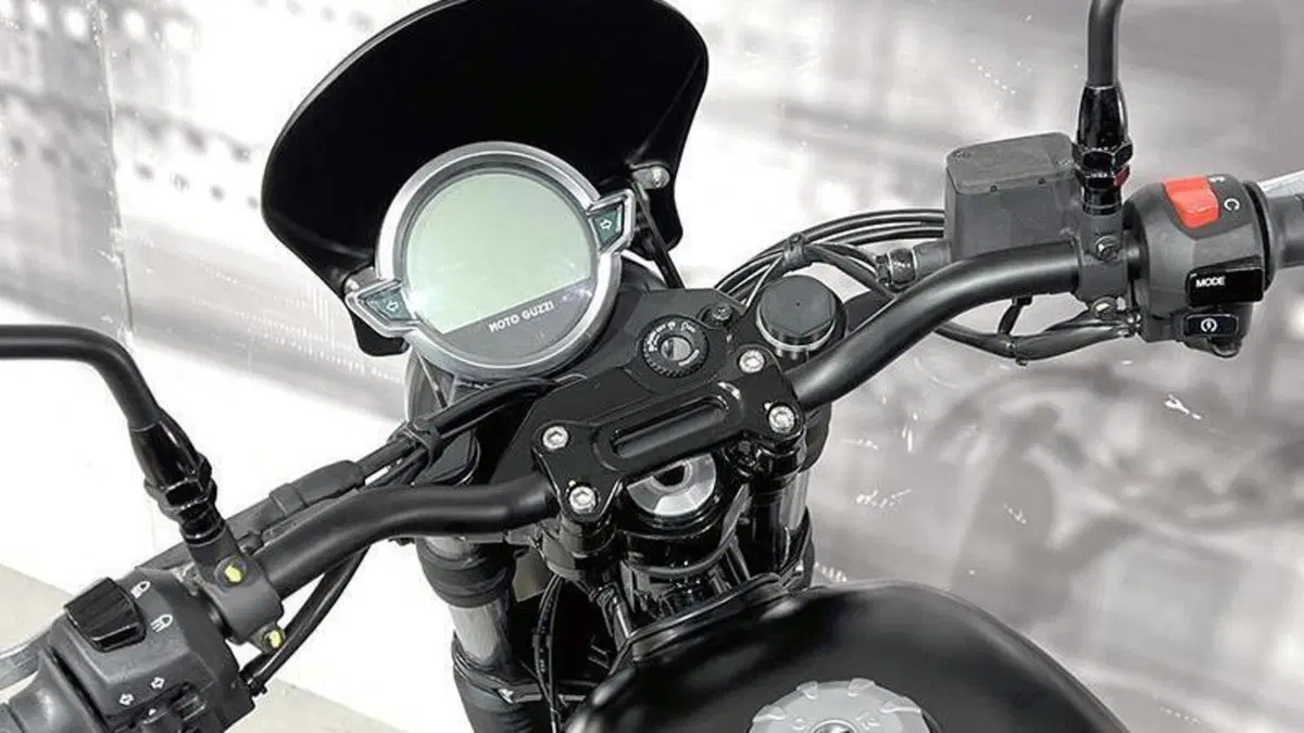 Moto Guzzi V7 Stone (2021 - 24)  (6)