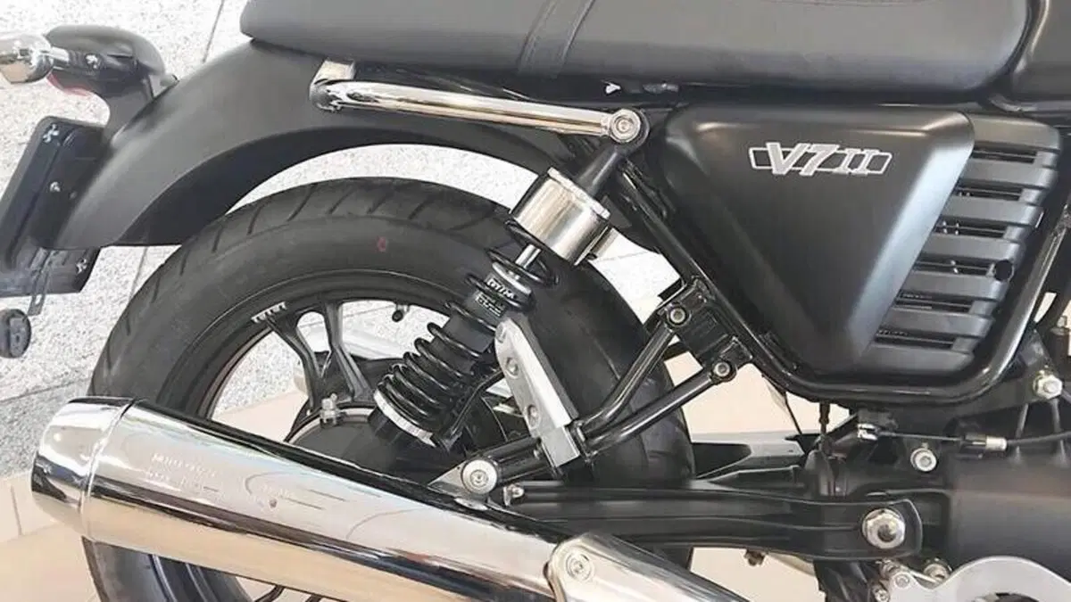 Moto Guzzi V7 II Stone (2015 - 17)  (2)