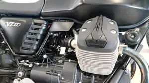 Moto Guzzi V7 II Stone (2015 - 17)  (4)