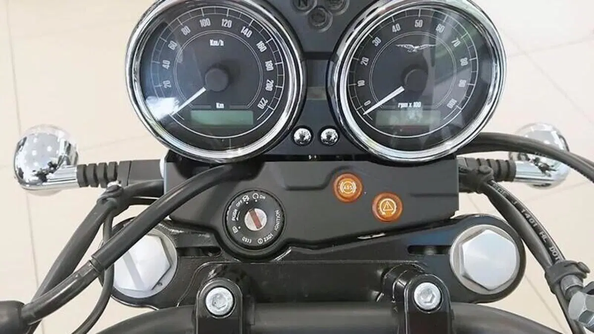 Moto Guzzi V7 II Stone (2015 - 17)  (5)