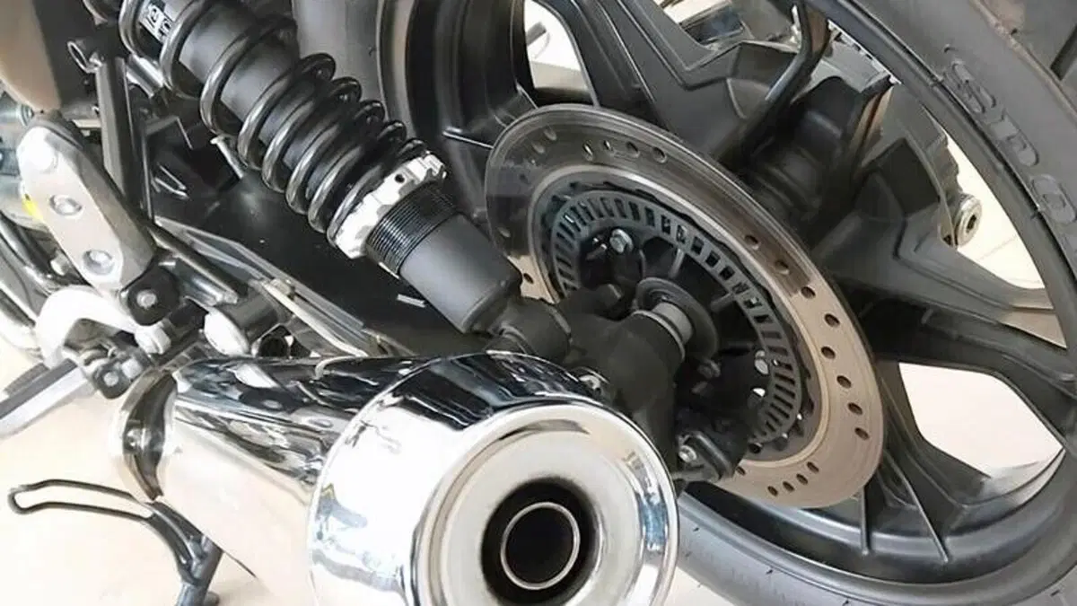 Moto Guzzi V7 II Stone (2015 - 17)  (7)