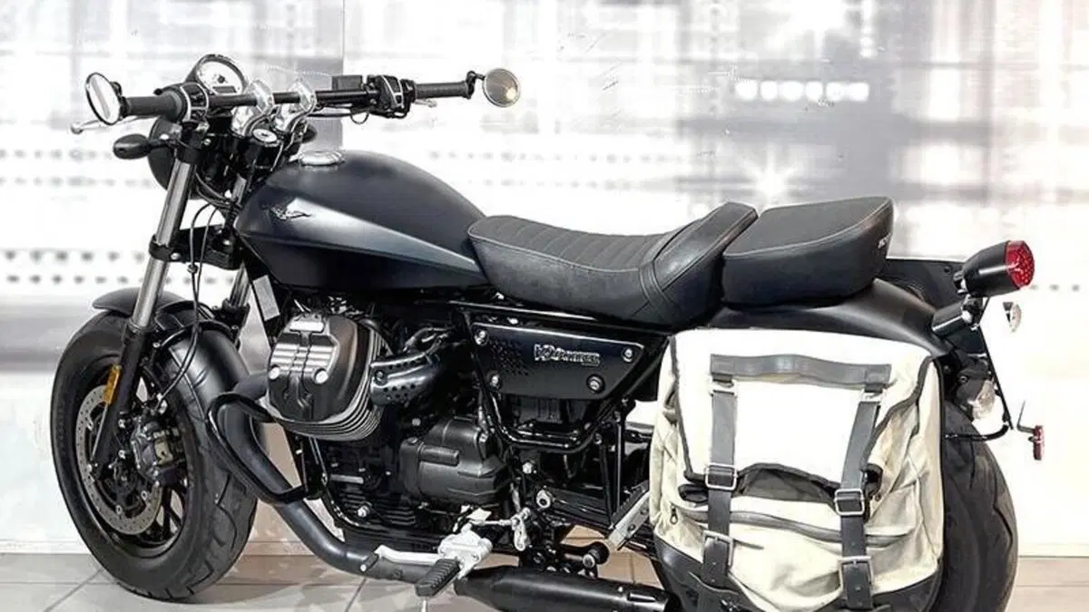 Moto Guzzi V9 Bobber (2018 - 20)  (2)