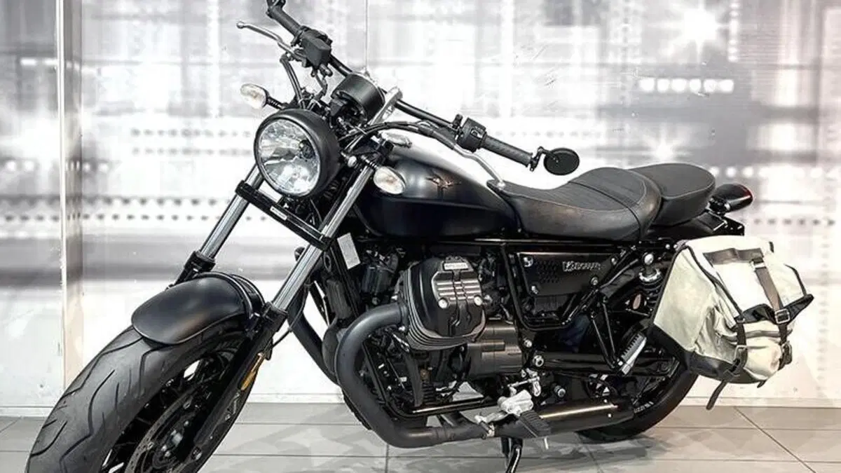 Moto Guzzi V9 Bobber (2018 - 20)  (6)