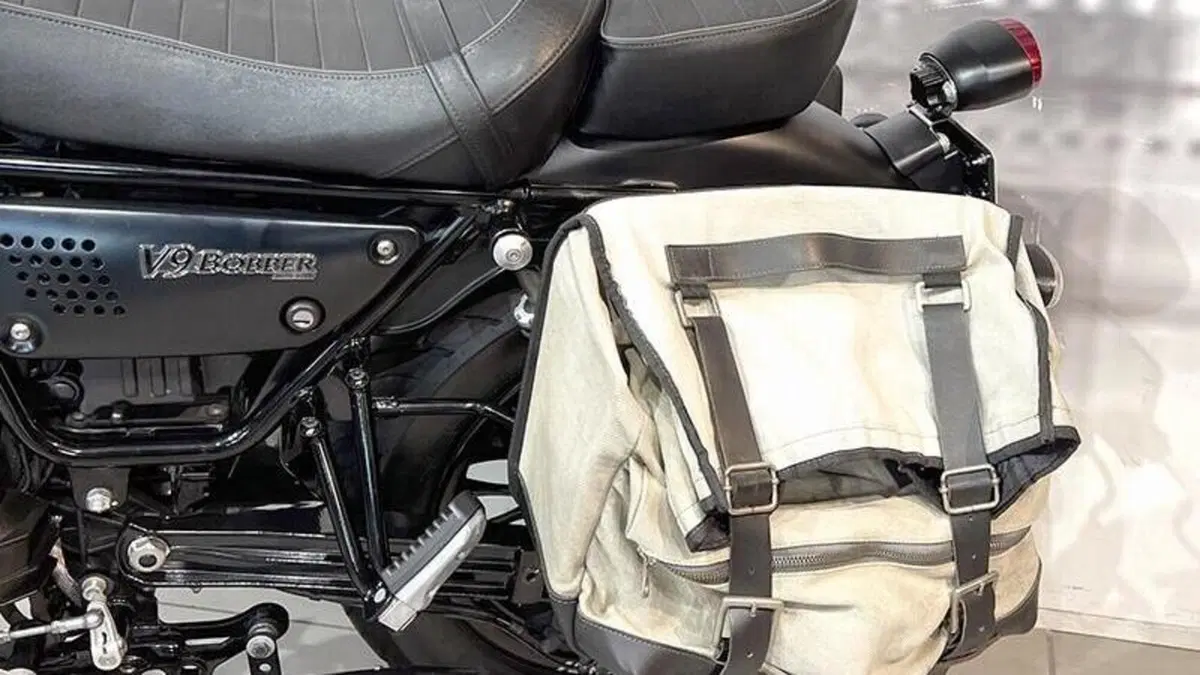 Moto Guzzi V9 Bobber (2018 - 20)  (4)