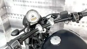 Moto Guzzi V9 Bobber (2018 - 20)  (5)