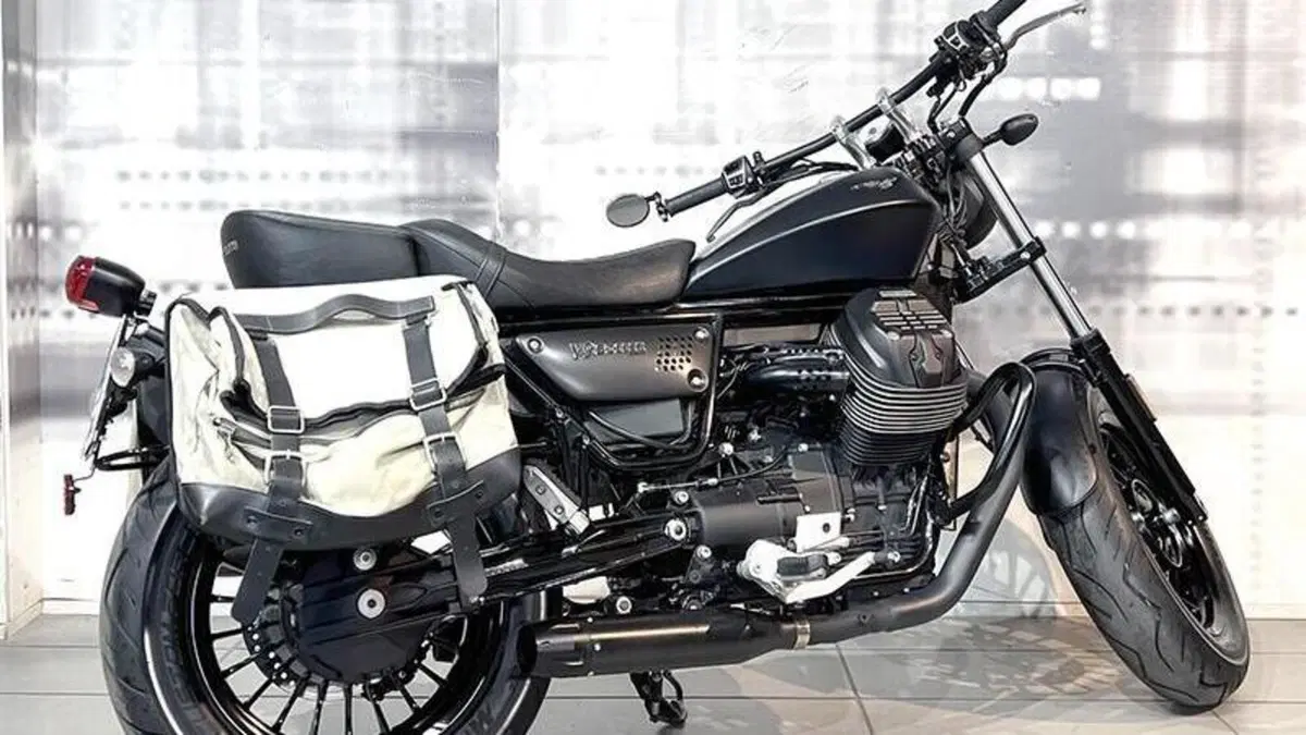 Moto Guzzi V9 Bobber (2018 - 20)  (7)