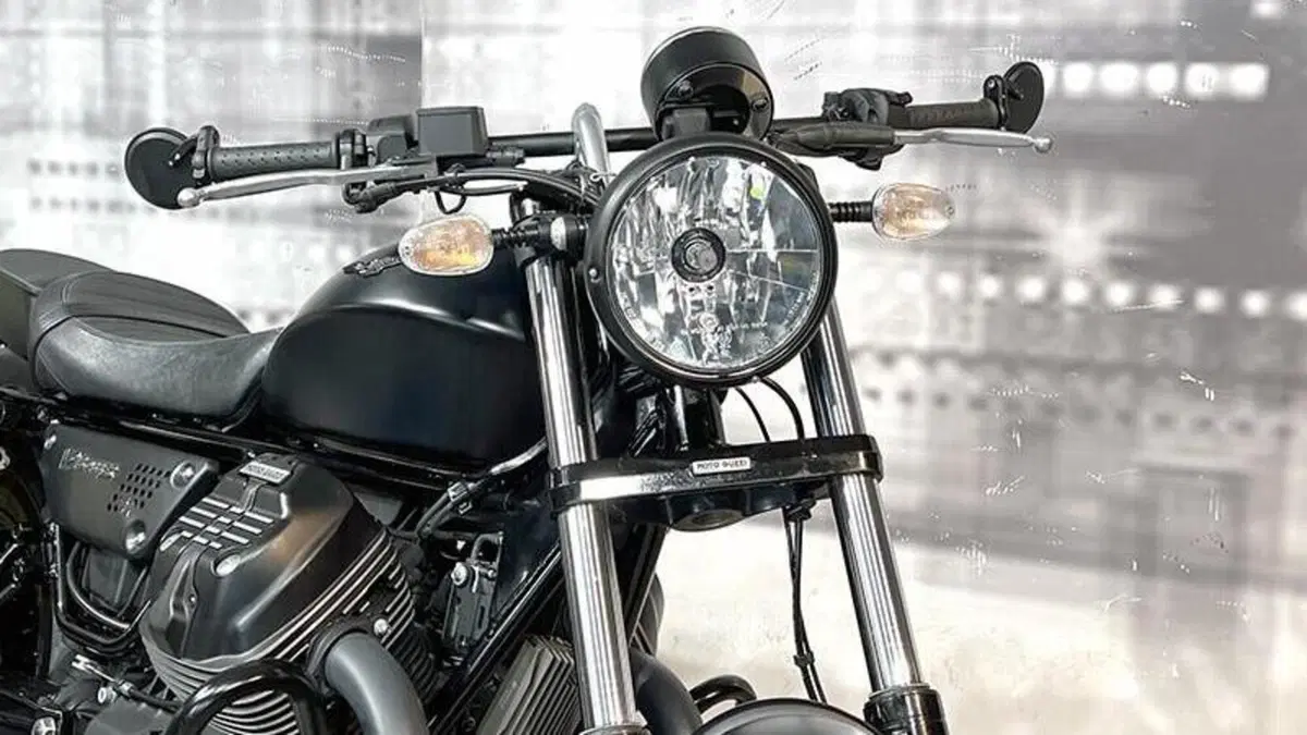 Moto Guzzi V9 Bobber (2018 - 20)  (8)