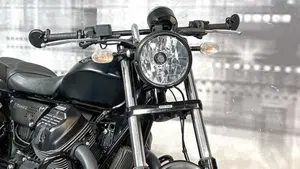 Moto Guzzi V9 Bobber (2018 - 20)  (8)