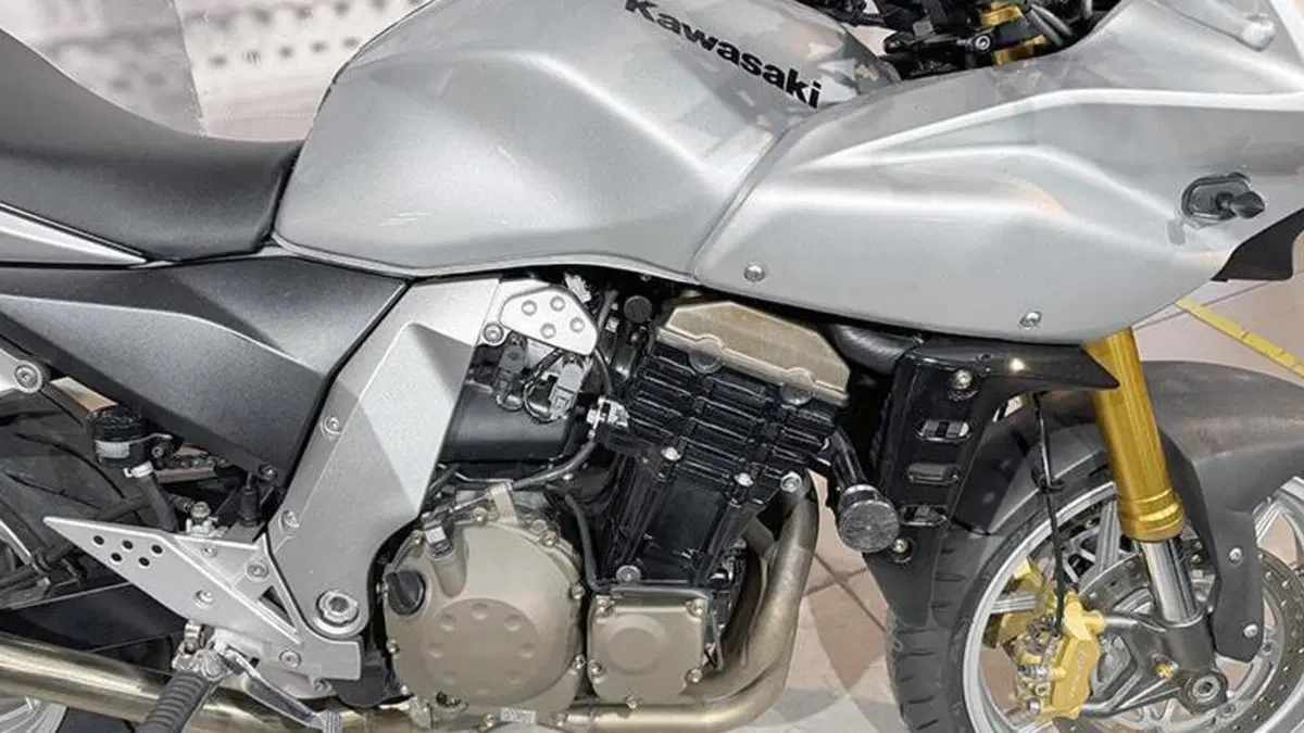 Kawasaki Z 750 S  (4)