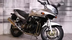 Kawasaki ZR-7 (2001 - 04) 