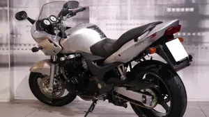 Kawasaki ZR-7 (2001 - 04)  (2)