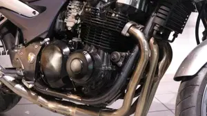 Kawasaki ZR-7 (2001 - 04)  (3)