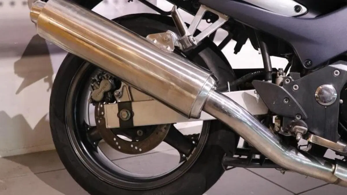 Kawasaki ZR-7 (2001 - 04)  (4)