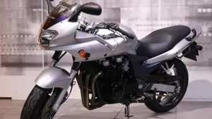 Kawasaki ZR-7 (2001 - 04)  (7)