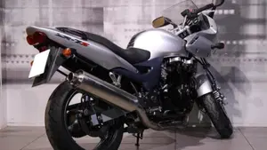 Kawasaki ZR-7 (2001 - 04)  (8)