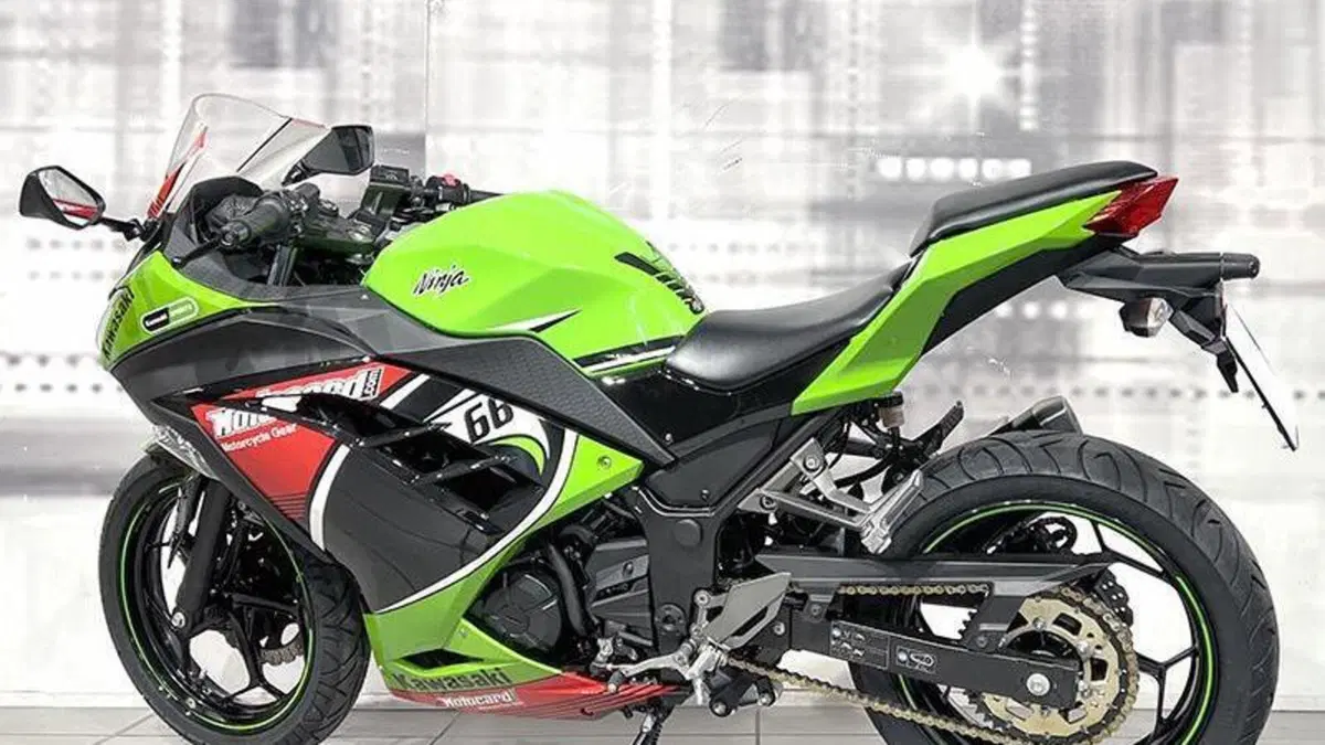 Kawasaki Ninja 300 ABS (2012 - 16)  (2)