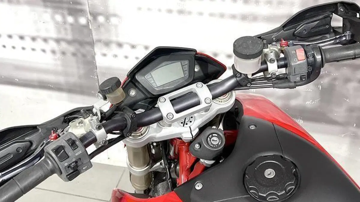 Ducati Hypermotard 1100 S (2007 - 09)  (6)