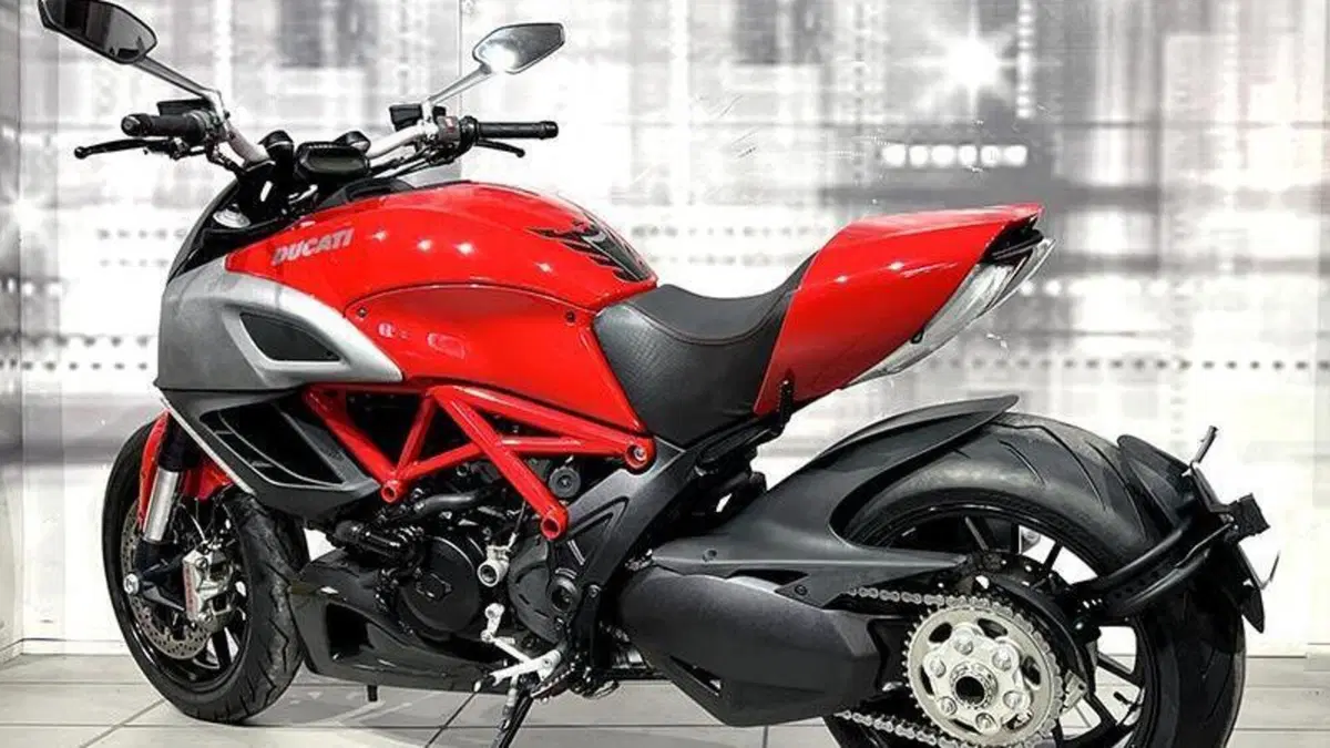 Ducati Diavel 1200 (2010 - 13)  (2)