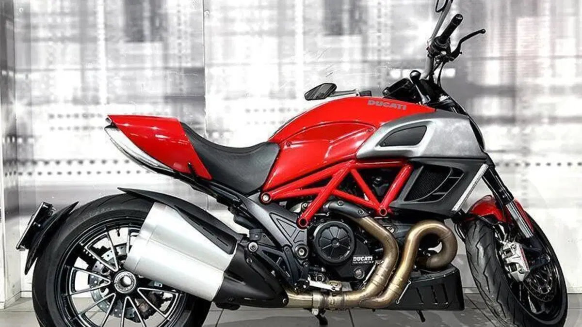 Ducati Diavel 1200 (2010 - 13)  (8)