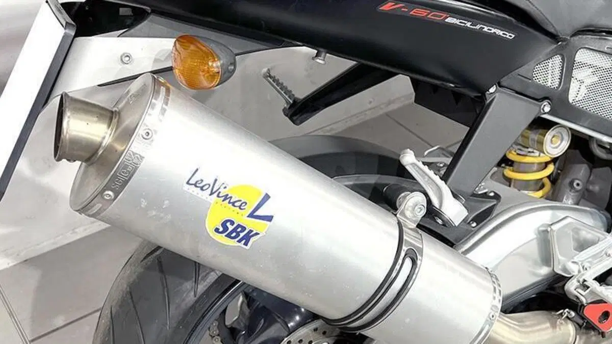 Aprilia RSV 1000 (2003 - 04)  (3)