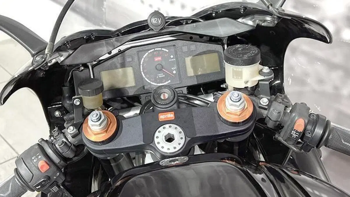 Aprilia RSV 1000 (2003 - 04)  (6)