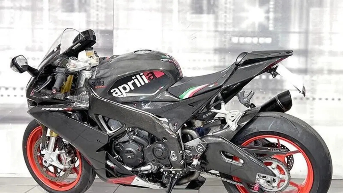 Aprilia RSV4 RR (2017 - 18)  (2)