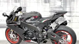 Aprilia RSV4 RR (2017 - 18)  (2)