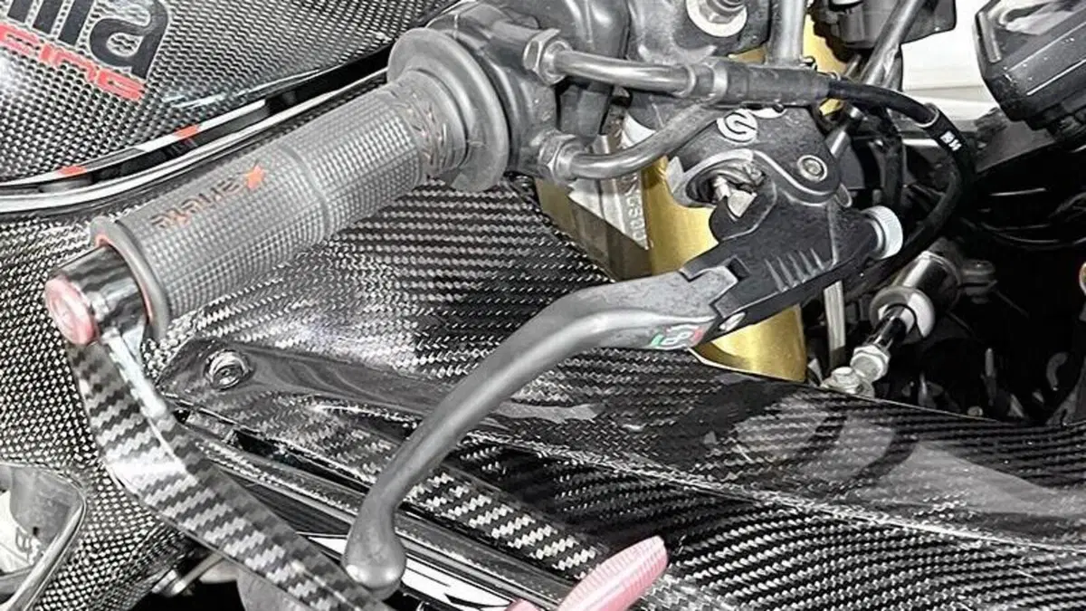Aprilia RSV4 RR (2017 - 18)  (4)