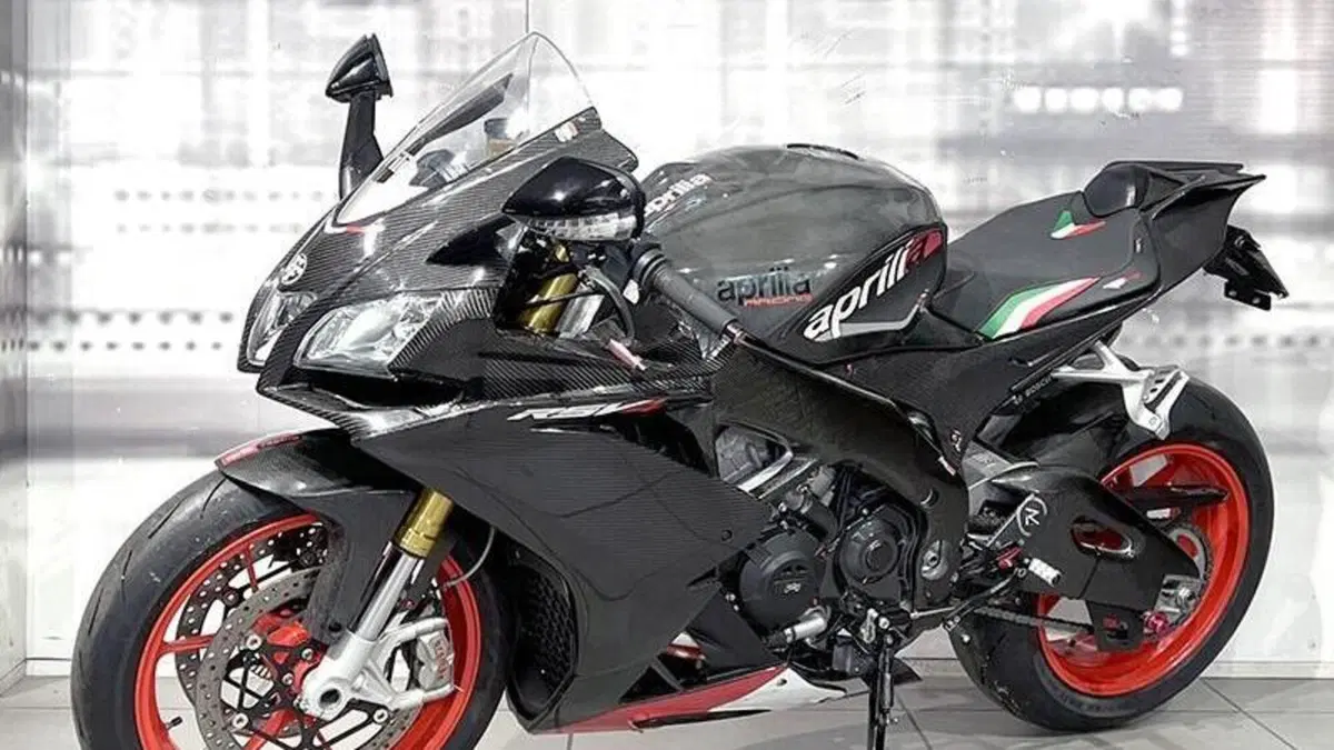 Aprilia RSV4 RR (2017 - 18)  (7)