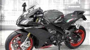 Aprilia RSV4 RR (2017 - 18)  (7)